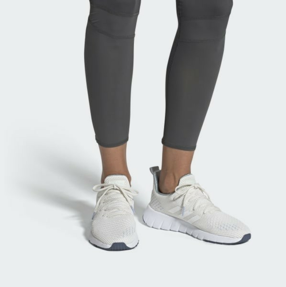 NWT ADIDAS Ozweego Running Sneaker - Picture 6 of 6